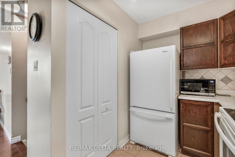 28888821/110-1825-marsala-crescent/fallingbrookpineridge/ottawa/ontario/K4A2E7_15