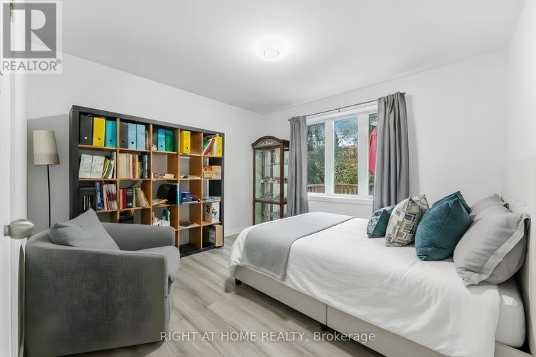 29090557/147-longpre-street-e/vanier/ottawa/ontario/K1L7J5_8