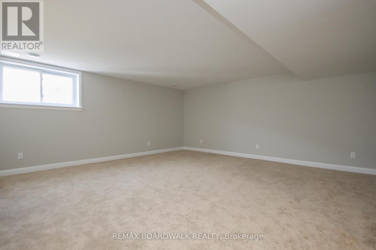 29643947/74-michael-stoqua-street/cfb-rockcliffe-and-area/ottawa/ontario/K1K5A2_28