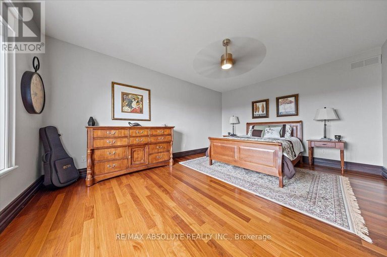 28246473/124-biltmore-crescent/btwn-franktown-rd-fallowfield-rd/ottawa/ontario/K2S2C6_31