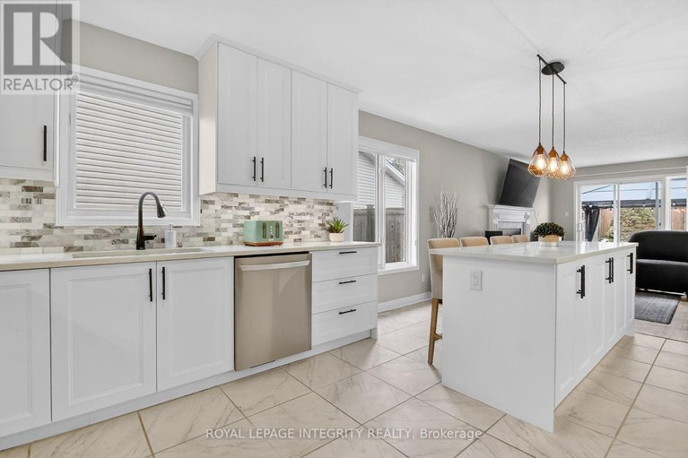 29472041/161-longshire-circle/longfields/ottawa/ontario/K2J4L2_23