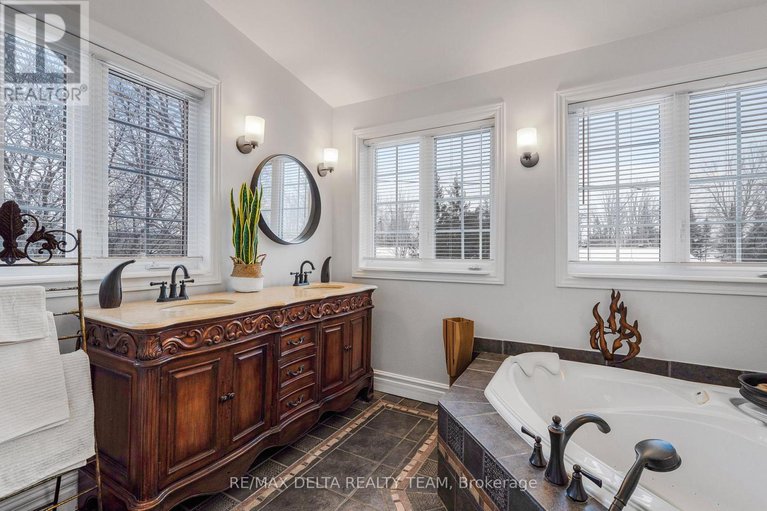 29348582/261-agathe-street/clarencerockland-twp/clarence-rockland/ontario/K4K1K7_22