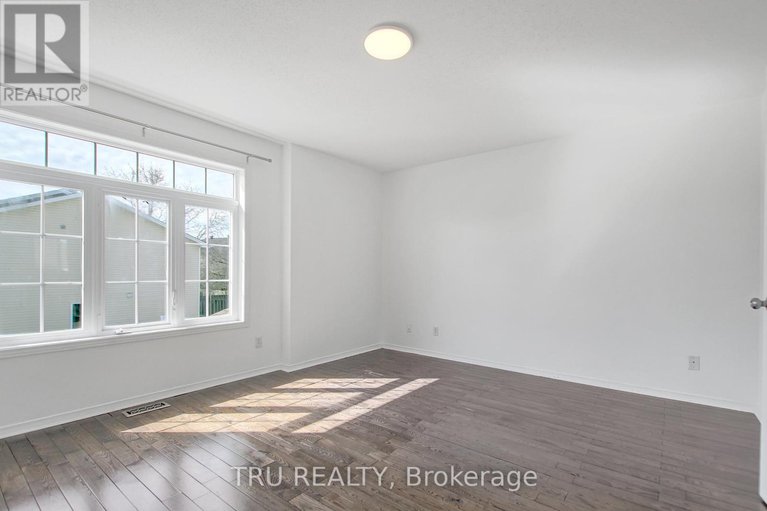 28416739/133-kinross-private/morgans-grantsouth-march/ottawa/ontario/K2K3P9_20
