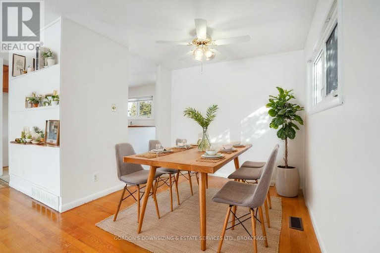 29327348/7-attwood-crescent/city-viewskylinefisher-heightsparkwood-hills/ottawa/ontario/K2E5B1_13