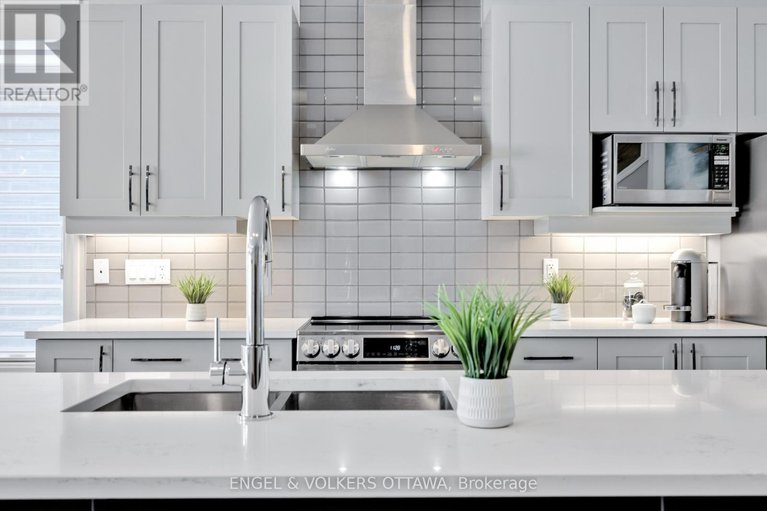 28377095/624-mikinak-road/cfb-rockcliffe-and-area/ottawa/ontario/K1K3X7_13