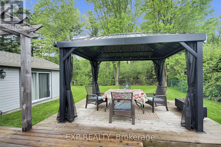 28339228/1447-maxime-street/pineview/ottawa/ontario/K1B4E7_28