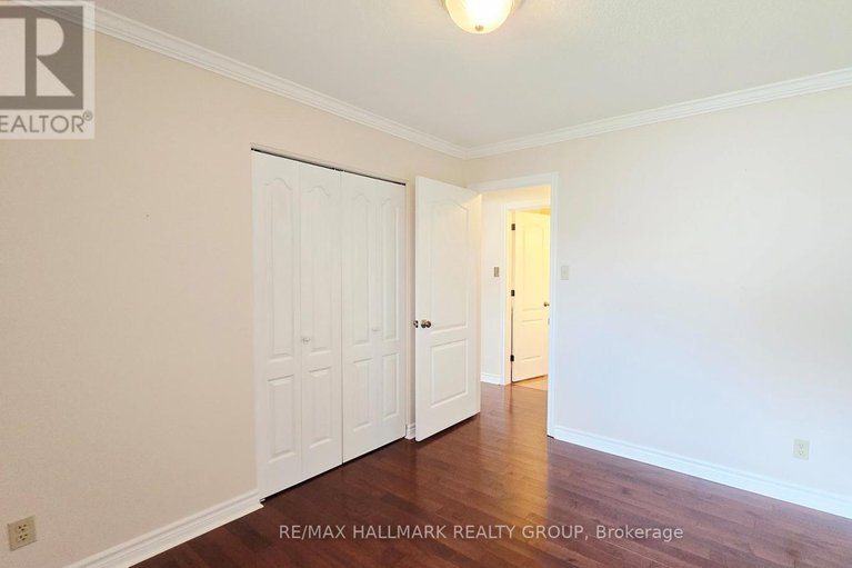 28842722/38-hadley-circle/bells-corners/ottawa/ontario/K2H6N9_19