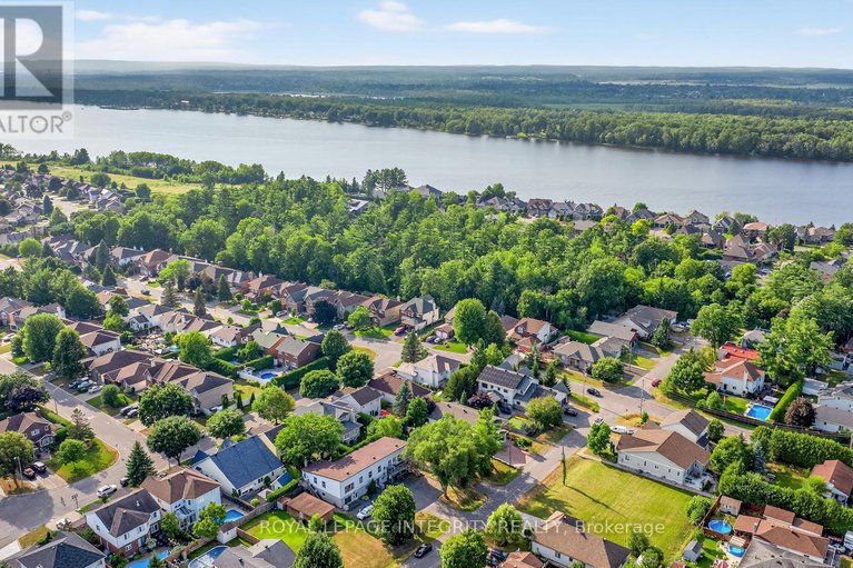 29023134/924-beauchamp-avenue/hiawatha-parkconvent-glen/ottawa/ontario/K1C3A8_32