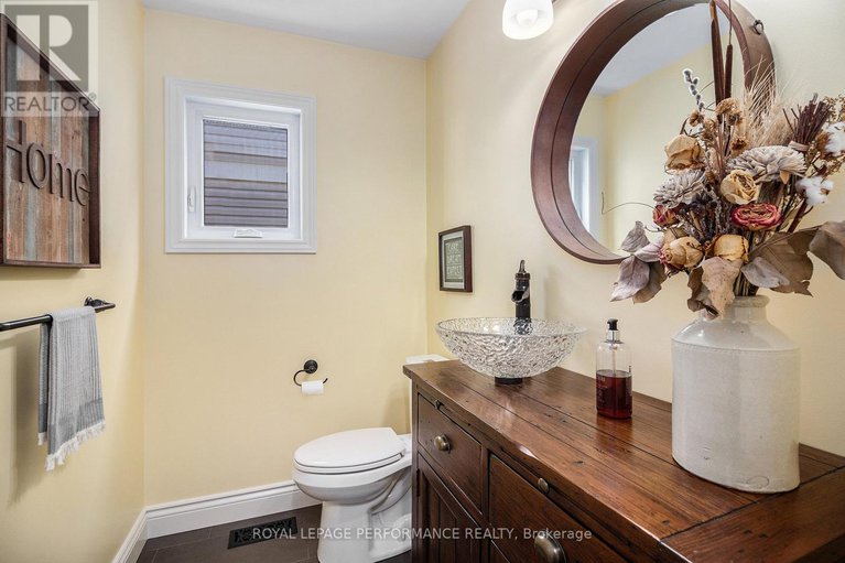 28727243/887-bideford-street/fallingbrookridgemount/ottawa/ontario/K4A2C4_13