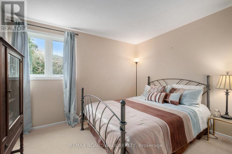 29352787/1315-prestone-drive/bilberry-creekqueenswood-heights/ottawa/ontario/K1E2Z2_17