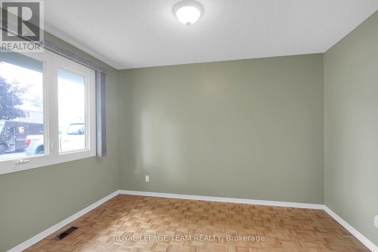 29060164/26-jackson-court/beaverbrook/ottawa/ontario/K2K1B7_5