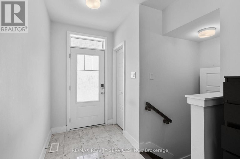 29447721/724-rouncey-road/emerald-meadowstrailwest/ottawa/ontario/K2S1B6_12