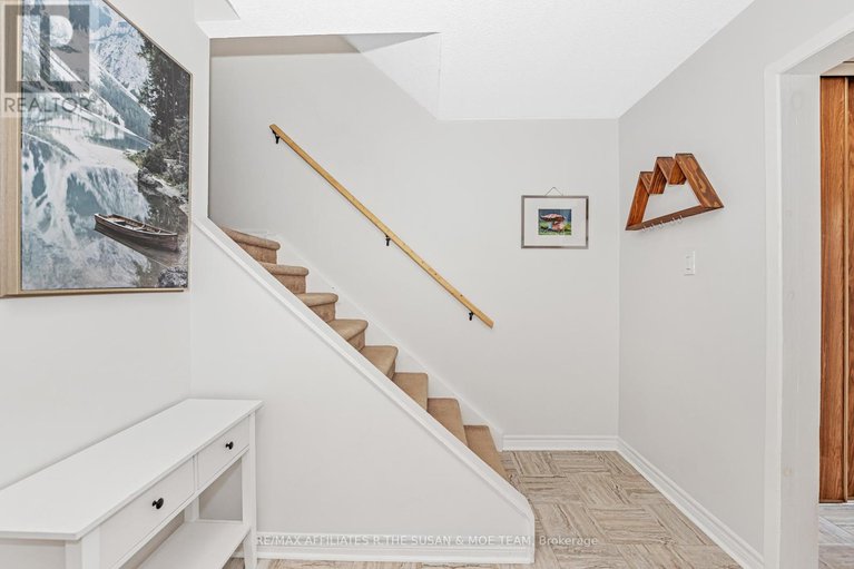 28555719/46-stokes-crescent/glencairnhazeldean/ottawa/ontario/K2L2Z4_21