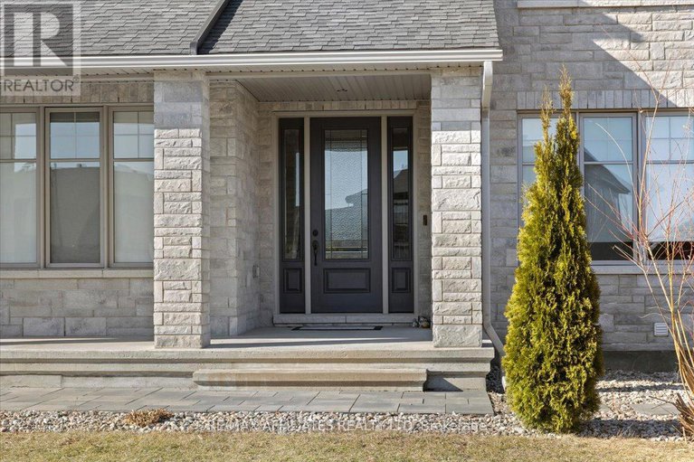 28084122/724-mcmanus-avenue/manotick-village-manotick-estates/ottawa/ontario/K4M0B2_5