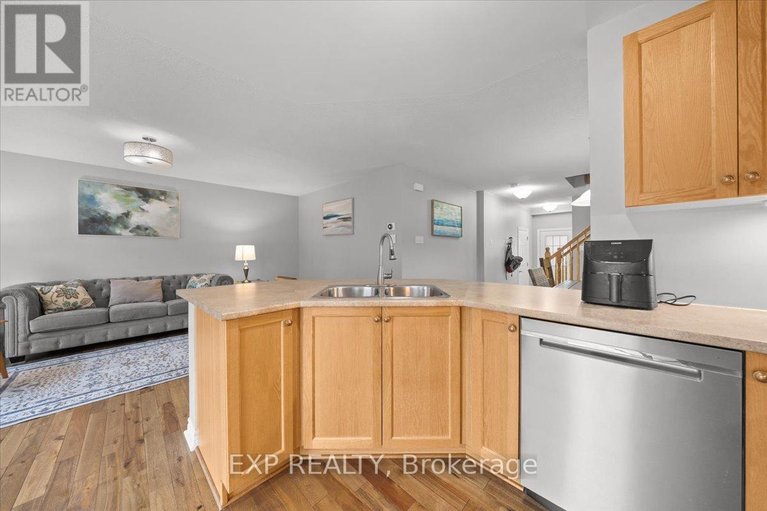 29612592/104-harmattan-avenue/stittsville-north/ottawa/ontario/K2S0E3_17