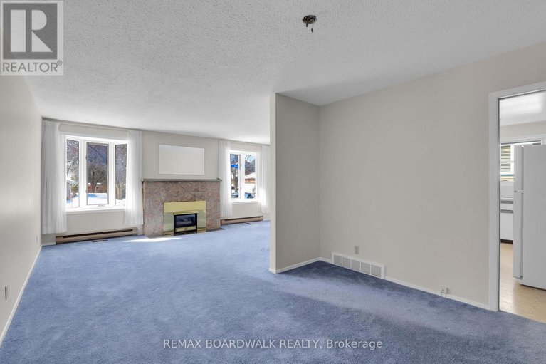 29432299/116-old-colony-road/glencairnhazeldean/ottawa/ontario/K2L1M2_2