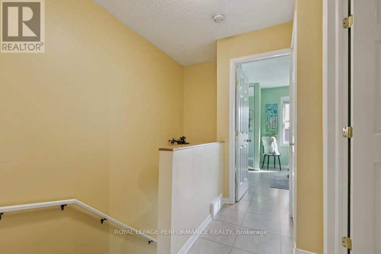 29032584/560-thomson-street/viscount-alexander-park/ottawa/ontario/K1K2J8_21