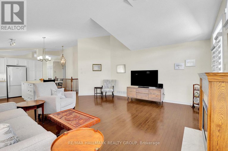 29392516/165-granite-court/emerald-meadowstrailwest/ottawa/ontario/K2M0A3_14