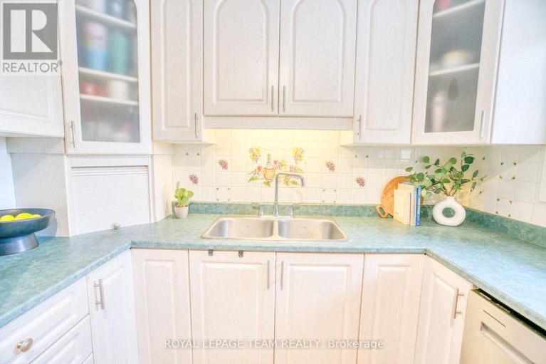 29083741/12-oakview-avenue/meadowlandscrestview/ottawa/ontario/K2G3A1_15