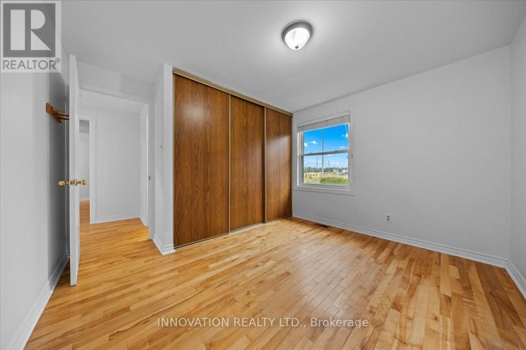 28436166/1553-marcoux-drive/bilberry-creekqueenswood-heights/ottawa/ontario/K1E2K5_24