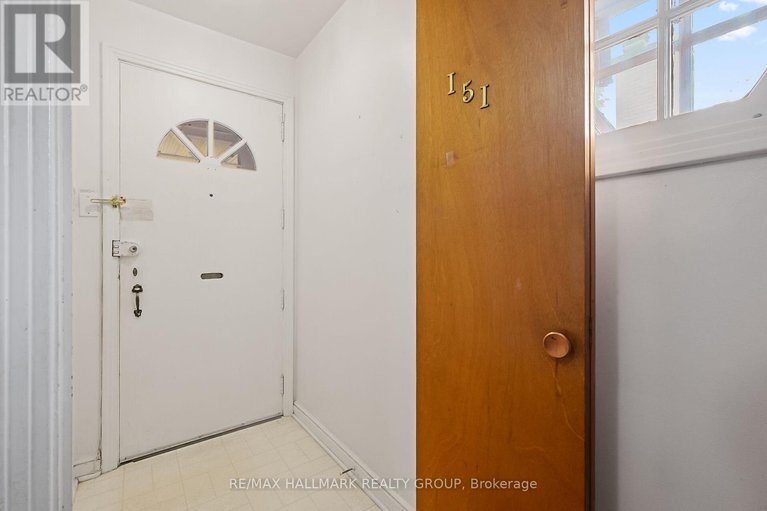 28492513/151-fanshaw-avenue/applewood-acres/ottawa/ontario/K1H6C8_3