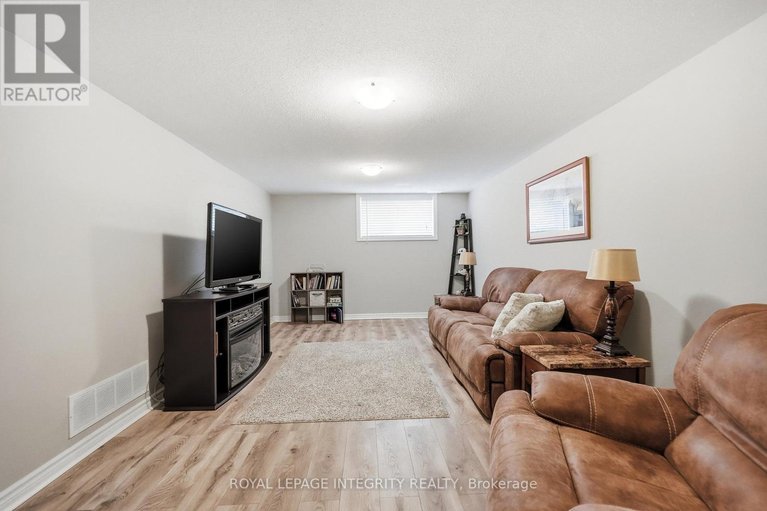 29671638/208-mountain-sorrel-way/avalon-west/ottawa/ontario/K4A1H2_28