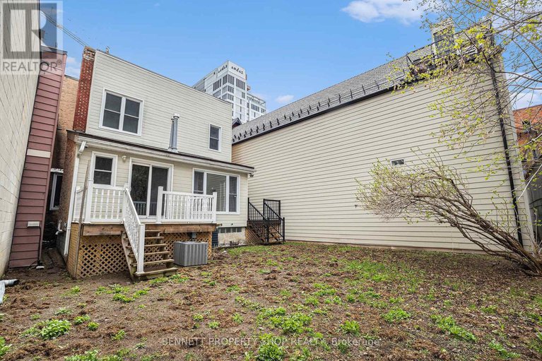 28245606/123-york-street/lower-townbyward-market/ottawa/ontario/K1N5T4_19