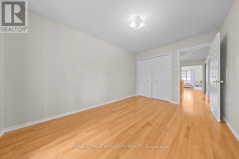 28809017/2093-bergamot-circle/springridgeeast-village/ottawa/ontario/K4A4R4_30