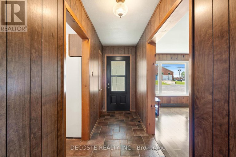 28641944/205-dominion-street-n/alexandria/north-glengarry/ontario/K0C1A0_5