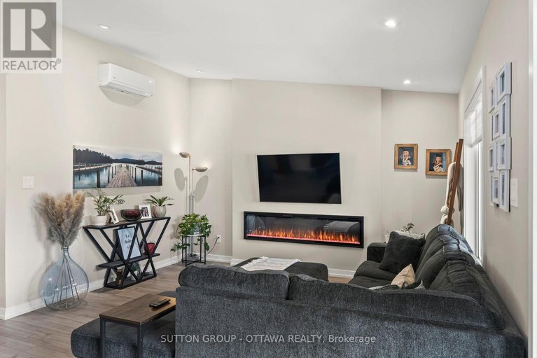 29586662/294-308-masters-lane/town-of-rockland/clarence-rockland/ontario/N1A2W1_19