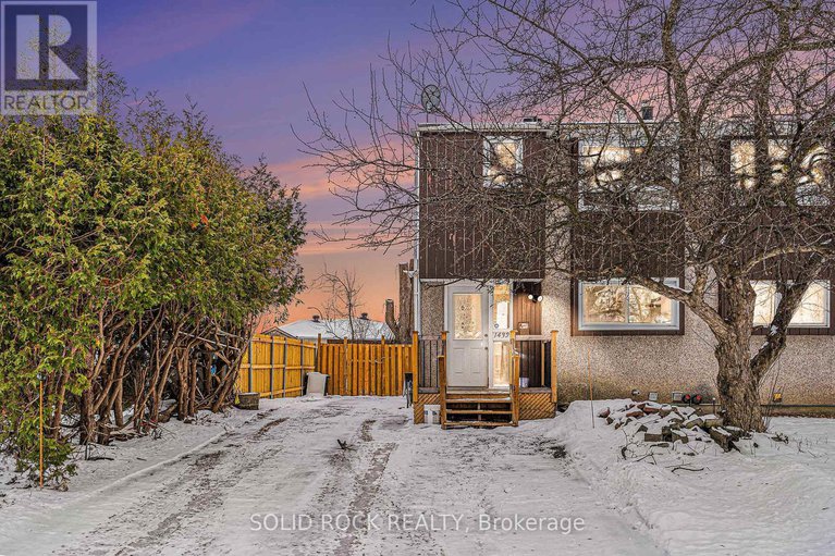 28367729/1432-leigh-crescent/carson-grove/ottawa/ontario/K1J8E4_2