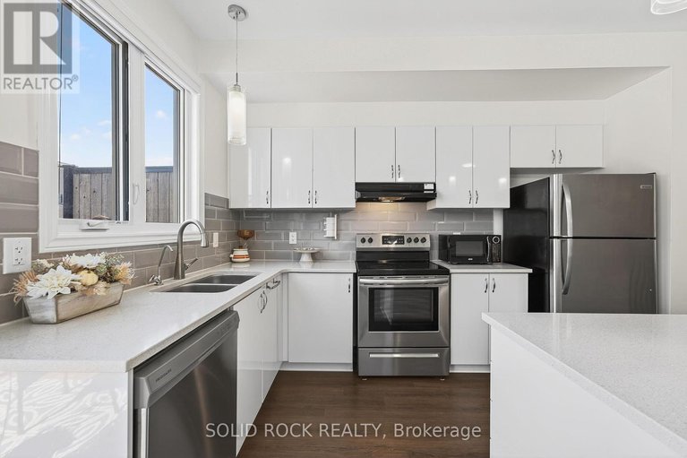 28928502/520-ozawa-private/cfb-rockcliffe-and-area/ottawa/ontario/K1K4Z8_17