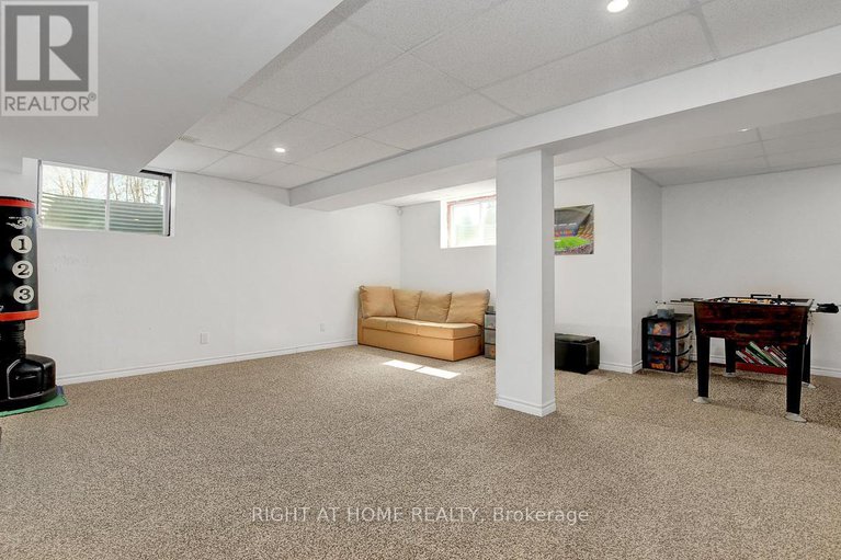 28116304/554-barrick-hill-road/emerald-meadowstrailwest/ottawa/ontario/K2M0B4_25