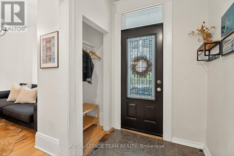 29137388/324-osgoode-street/sandy-hill/ottawa/ontario/K1N6T2_37