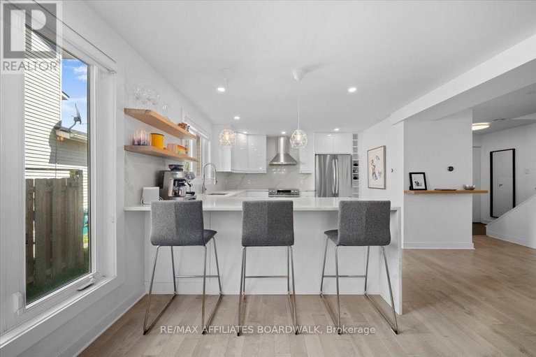28416743/423-viewmount-drive/borden-farmstewart-farmcarleton-heightsparkwood-hills/ottawa/ontario/K2E7P1_20