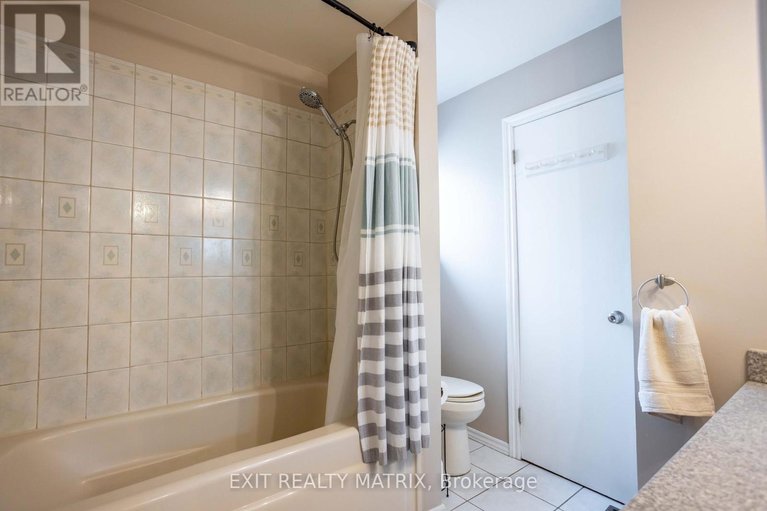 29636686/555-apollo-way/fallingbrookpineridge/ottawa/ontario/K4A1V1_29