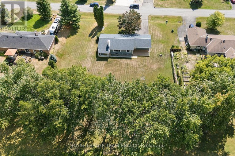 28822085/1245-fairway-drive/manotick-south-to-roger-stevens/ottawa/ontario/K4M1B3_38