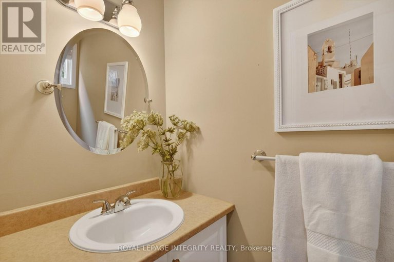 29488935/6020-vineyard-drive/convent-glen/ottawa/ontario/K1C2M5_12