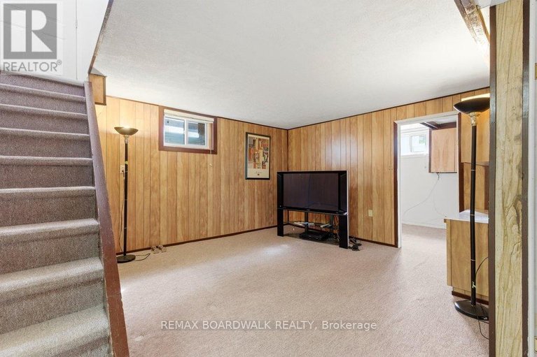 29567574/1274-maitland-avenue/copeland-park/ottawa/ontario/K2C2C6_23