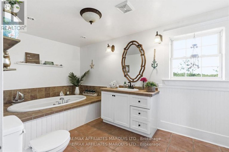 29218686/20267-county-road-18-road/south-glengarry-charlottenburgh-twp/south-glengarry/ontario/K0C2J0_15