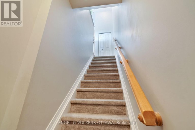28491799/4-44-sternes-private/springridgeeast-village/ottawa/ontario/K4A0X8_7