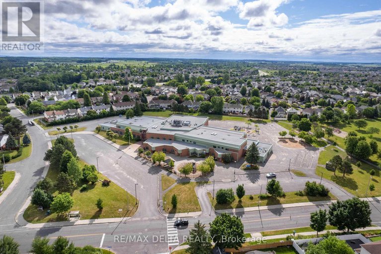 28540257/1610-duplante-avenue/fallingbrookpineridge/ottawa/ontario/K4A4A2_46