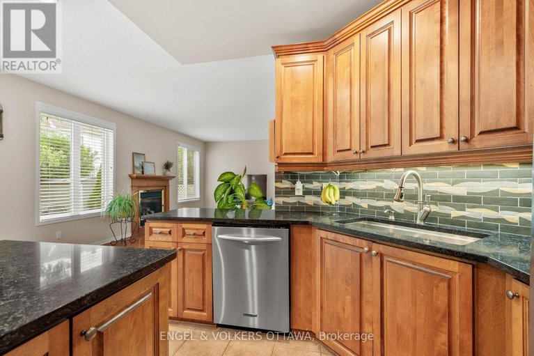 28459479/705-larcastle-circle/avalon-east/ottawa/ontario/K4A4Z2_19