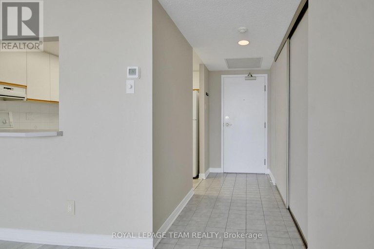 28815929/804-100-grant-carman-drive/borden-farmstewart-farmcarleton-heightsparkwood-hills/ottawa/ontario/K2E8B8_7