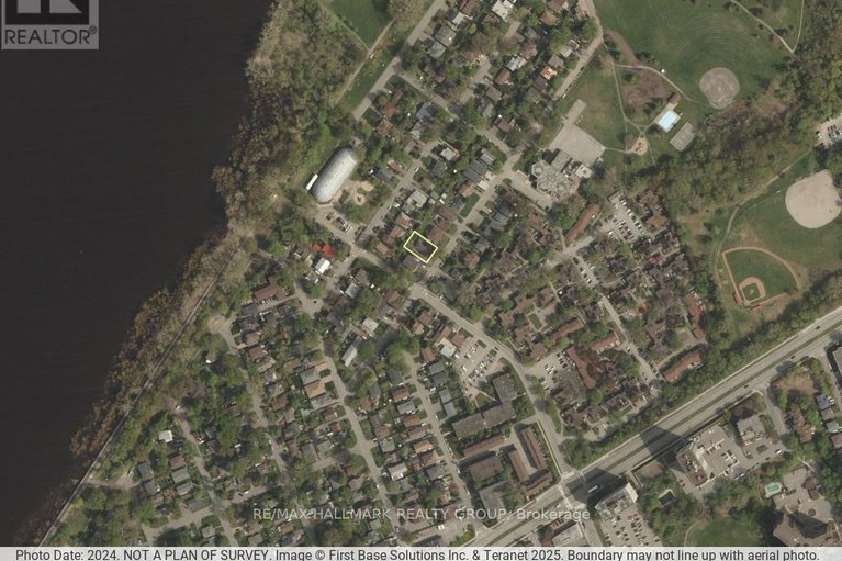 28608345/2923-ahearn-avenue/britannia/ottawa/ontario/K2B7A1_29