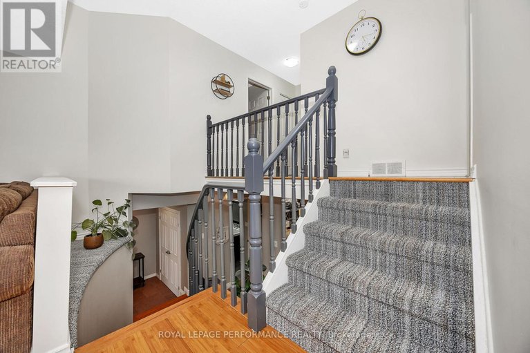 28785273/8-hyannis-avenue/cedargrovefraserdale/ottawa/ontario/K2J3H8_19