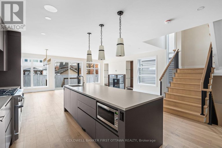 28476741/507-edison-avenue/mckellarhighland/ottawa/ontario/K2A1V3_11