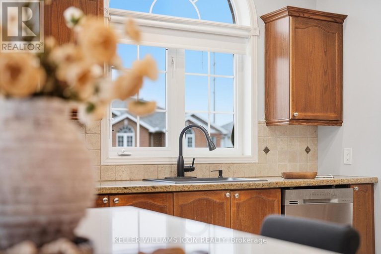 29593965/125-castle-glen-crescent/glencairnhazeldean/ottawa/ontario/K2L4G9_12