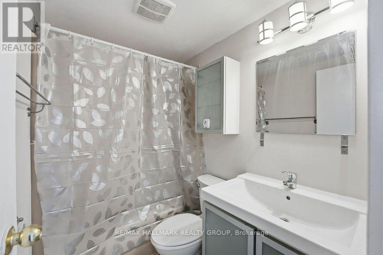 29304653/805-2020-jasmine-crescent/beacon-hill-south/ottawa/ontario/K1J8K5_17