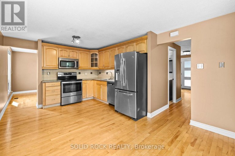 29353006/1631-charbonneau-street/bilberry-creekqueenswood-heights/ottawa/ontario/K1E2J6_17